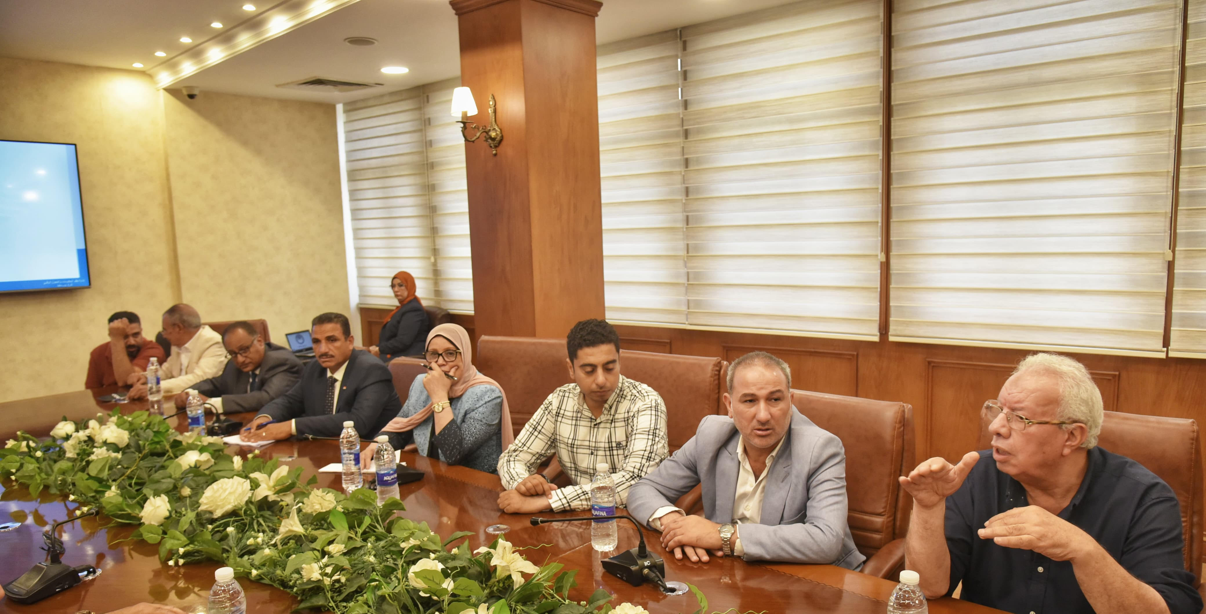 جانب من الاجتماع مع قيادات التأمين الصحى جانب من الاجتماع مع قيادات التأمين الصحى