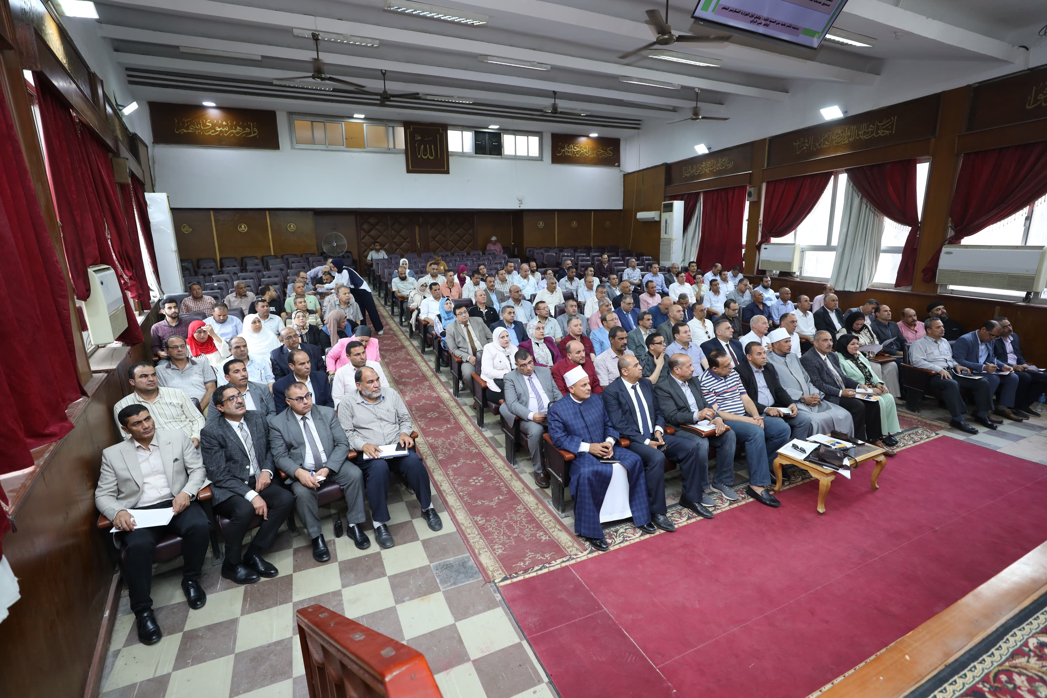 الحضور بالمجلس التنفيذي