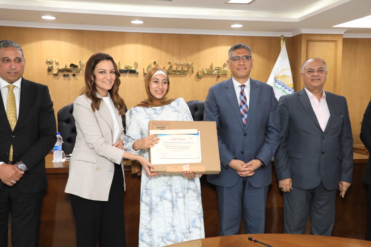 محافظ الجيزة يكرم أوائل الثانوية العامة والدبلومات الفنية  (5)