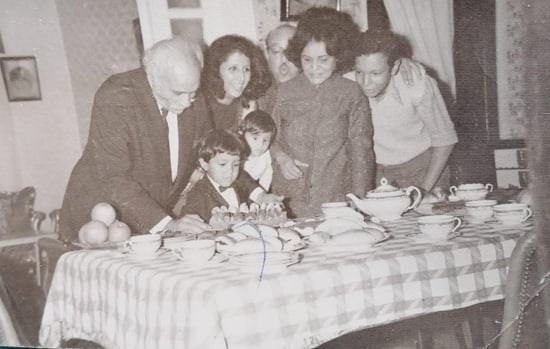 خالد جلال ينشر صور نادرة مع شقيقه الراحل حسن ويعلق كان أبويا (3)