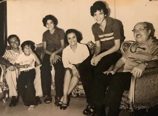 خالد جلال ينشر صور نادرة مع شقيقه الراحل حسن ويعلق كان أبويا (1)