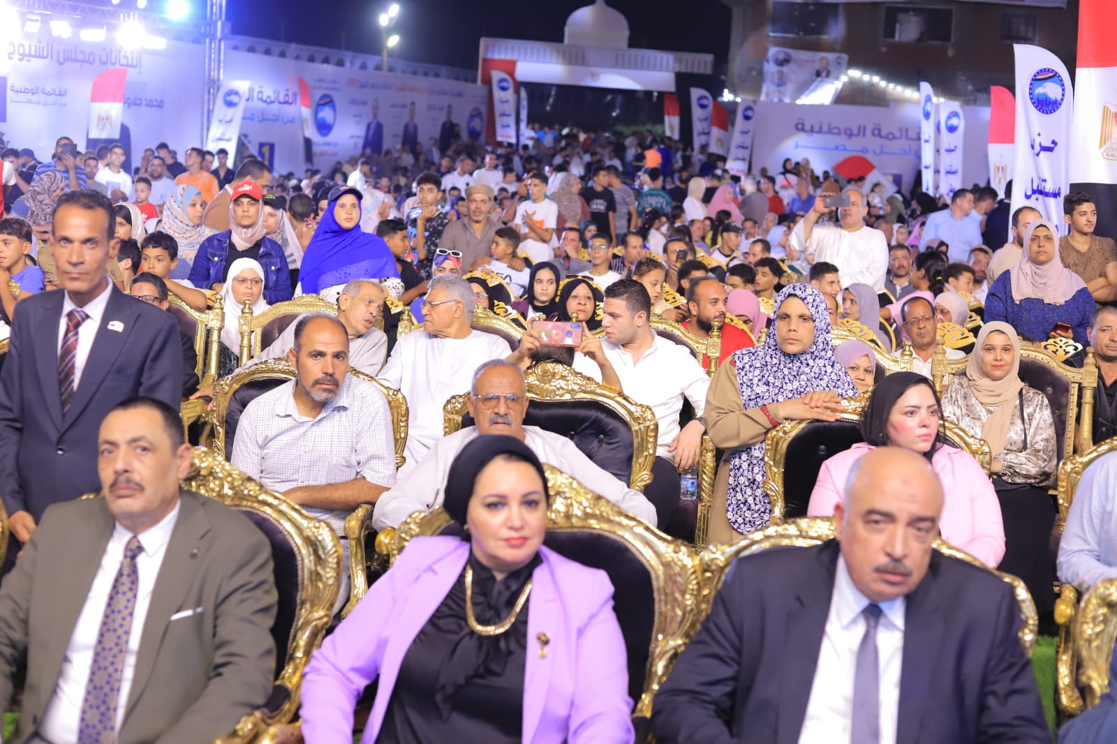 الحضور بالمؤتمر