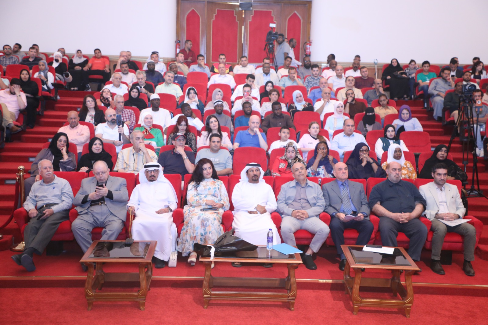 خلال الأمسية الشعرية