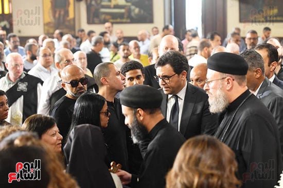 وزير الثقافة يحرص على حضور جنازة لطفي لبيب
