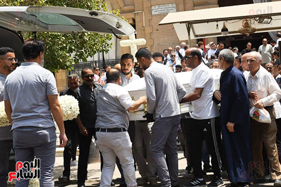 خروج جثمان الراحل لطفي لبيب (3)
