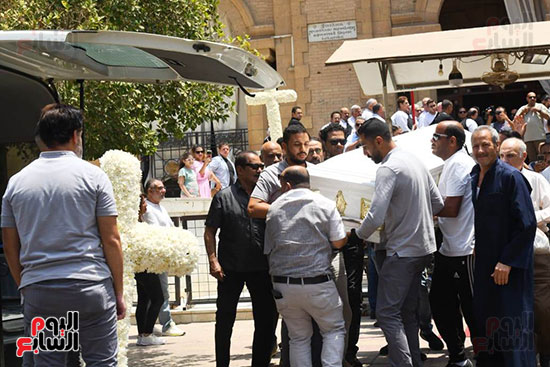 تشييع جثمان الفنان الراحل لطفي لبيب