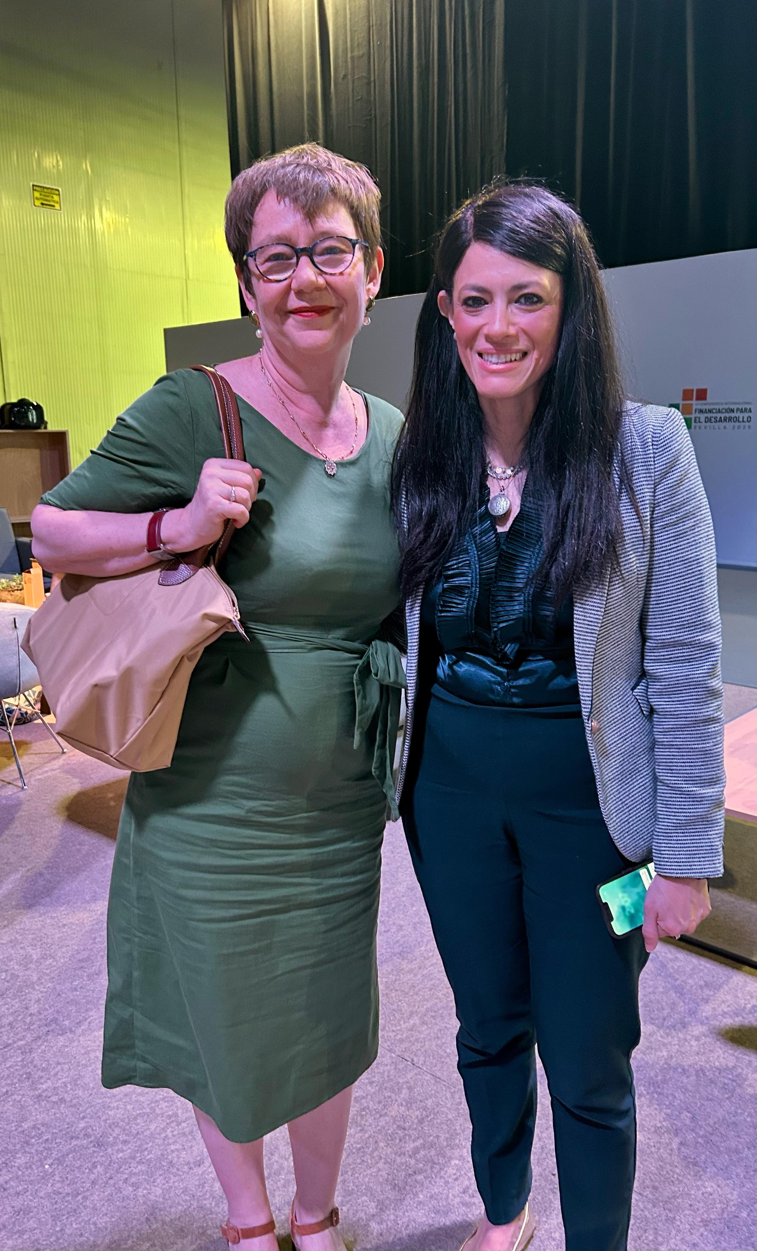 وزيرة التخطيط مع بنك الاستثمار الأوروبي