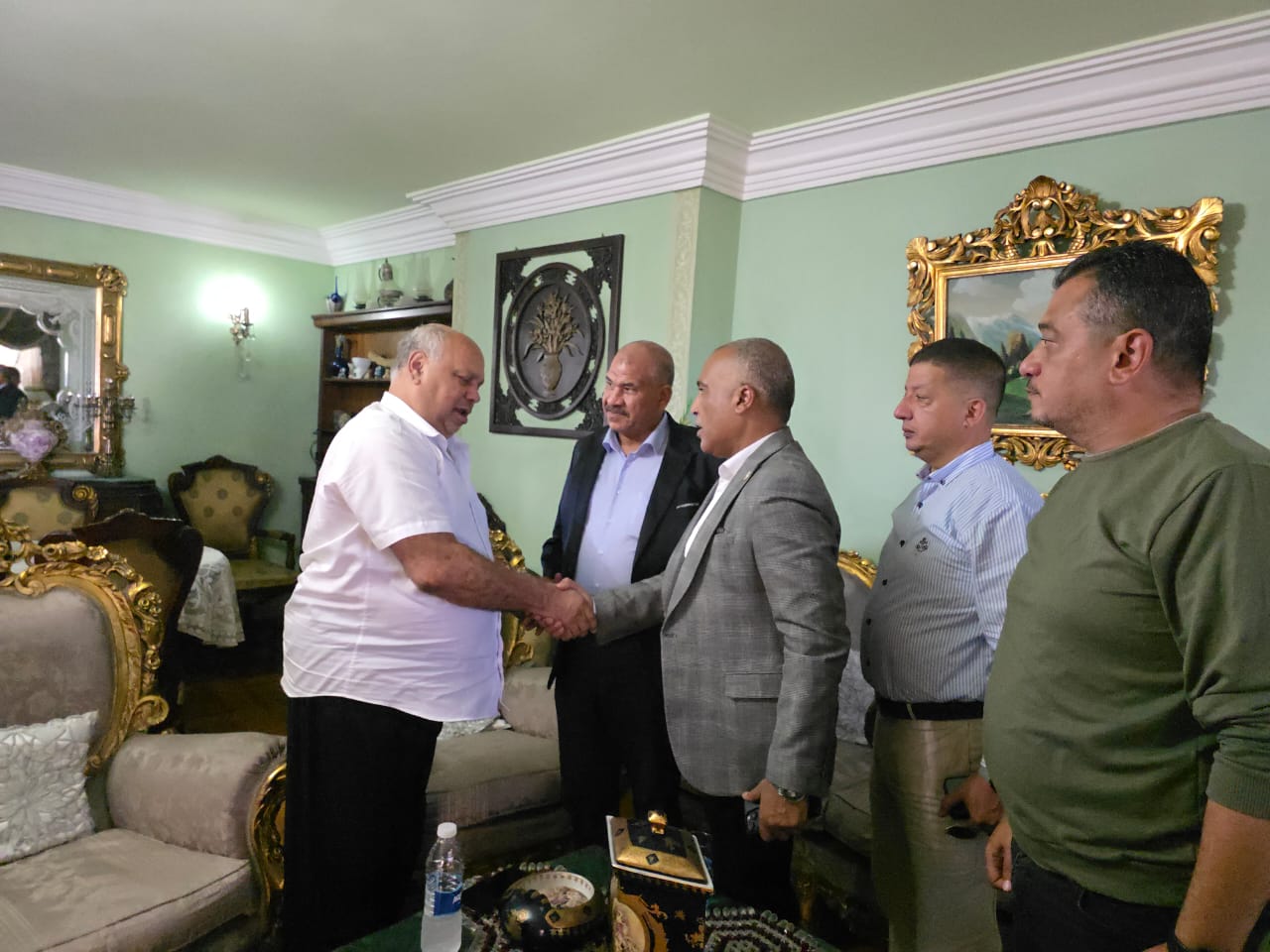 رئيس نقابة البترول يقدم واجب العزاء في شهيد الحفار بالبحر الأحمر رئيس نقابة البترول يقدم واجب العزاء في شهيد الحفار بالبحر الأحمر