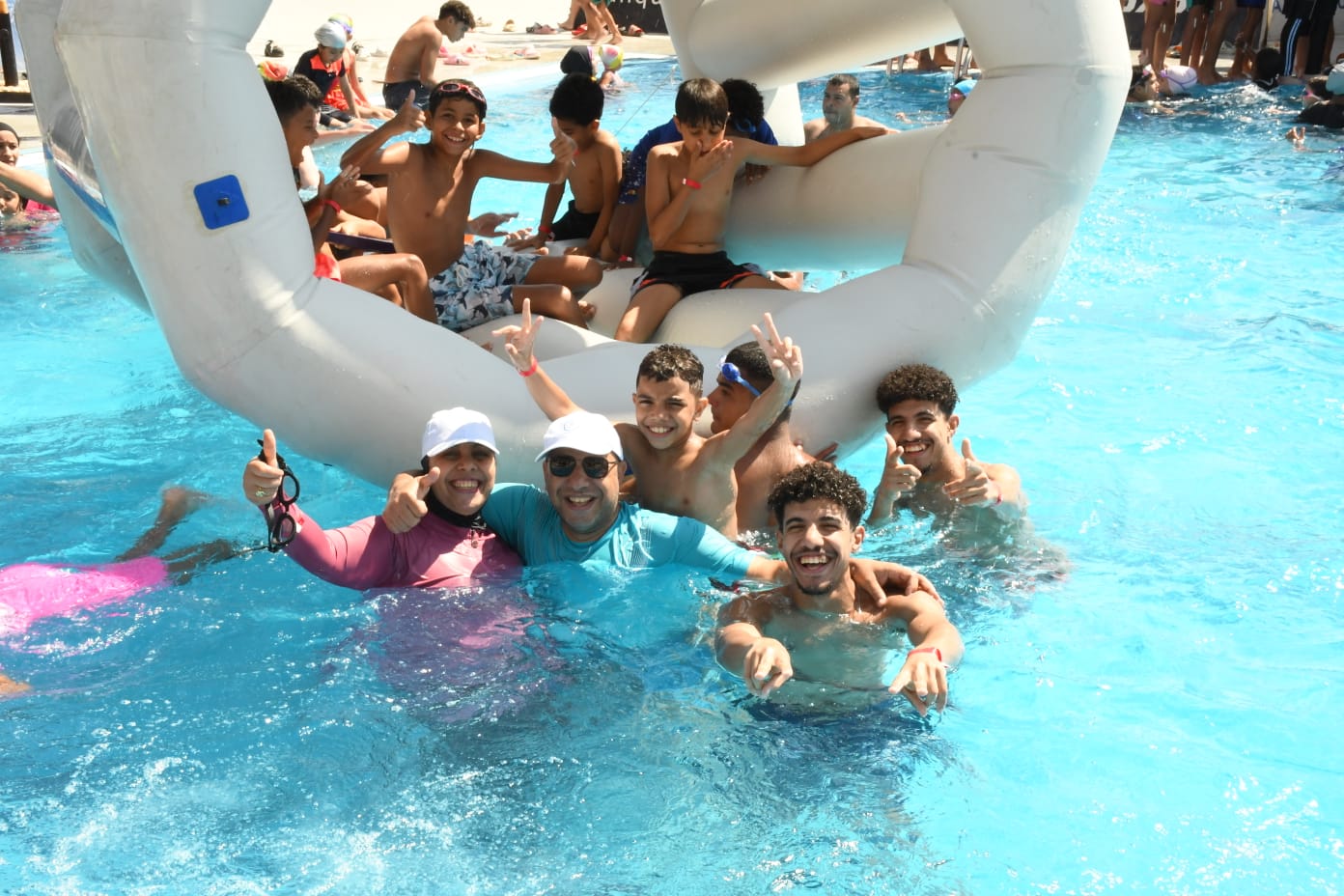 فرحة أعضاء الجزيرة 2