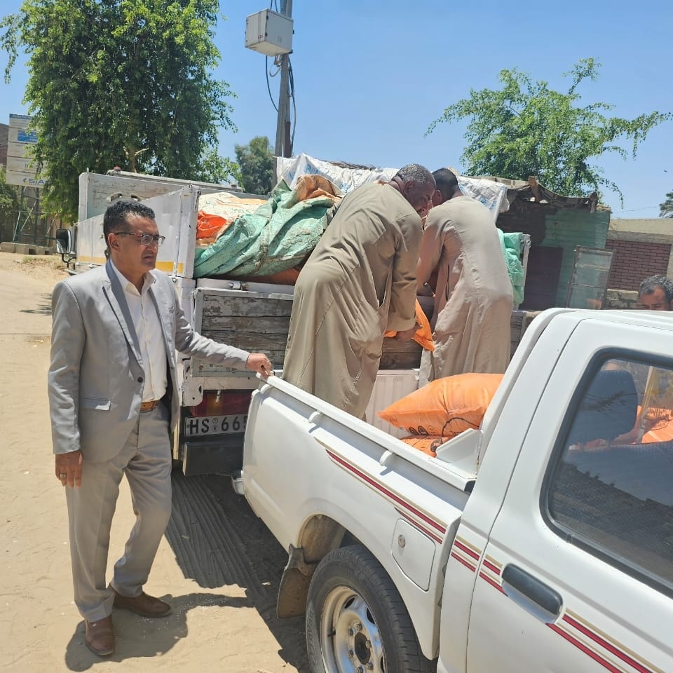 ضبط 2.5 طن سماد زراعي محظور تداوله بالأسواق بمدينة إسنا ضبط 2.5 طن سماد زراعي محظور تداوله بالأسواق بمدينة إسنا