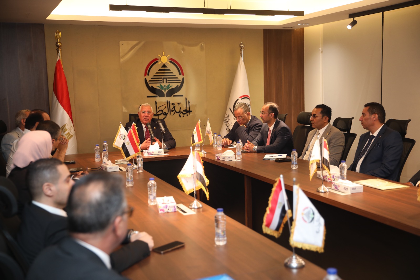 الجبهة الوطنية يجتمع بمرشحى الحزب فى انتخابات الشيوخ -