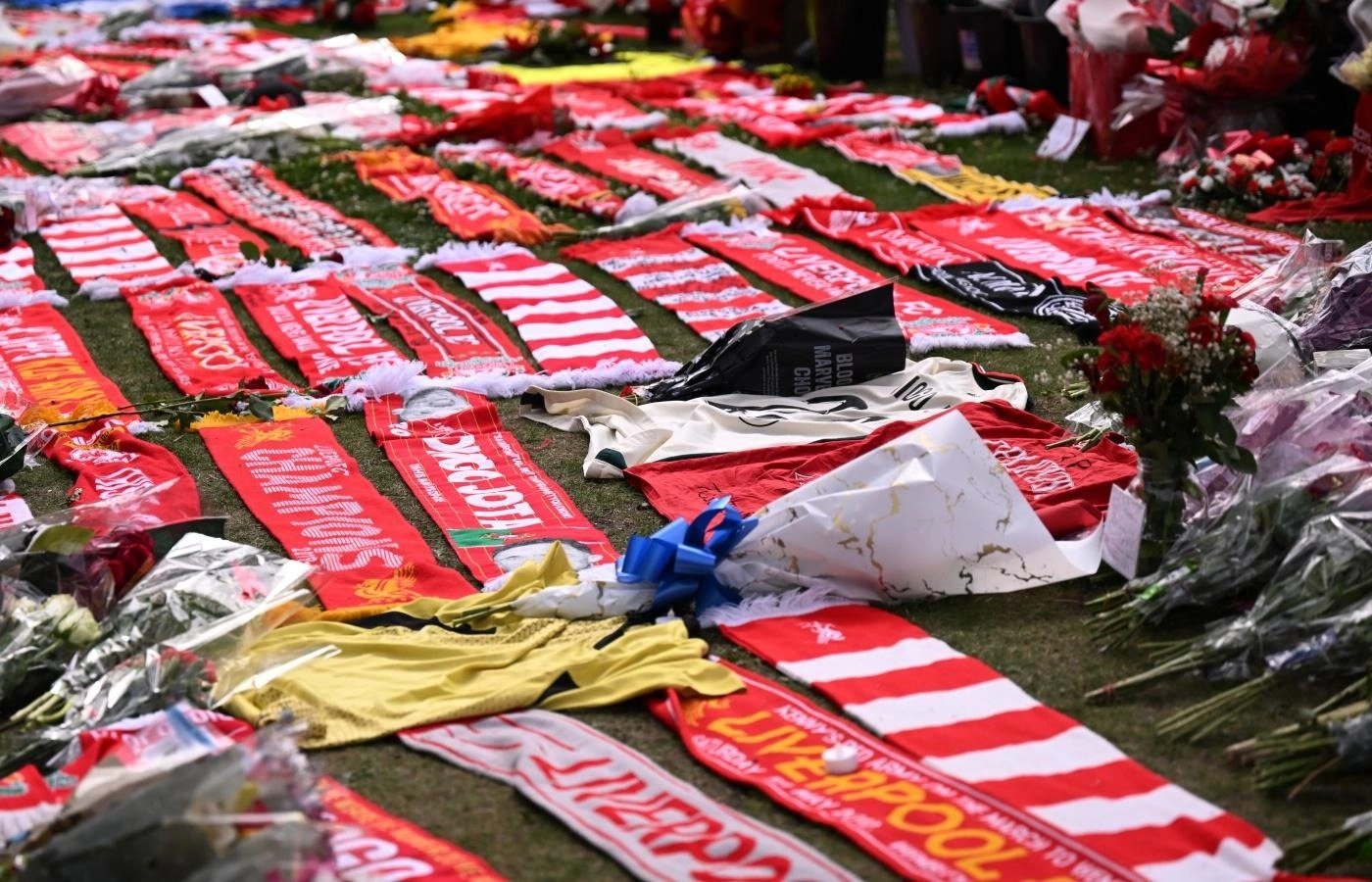 تكريم لاعب ليفربول الراحل تكريم لاعب ليفربول الراحل
