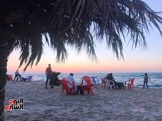 الجلوس-على-شاطئ-العريش