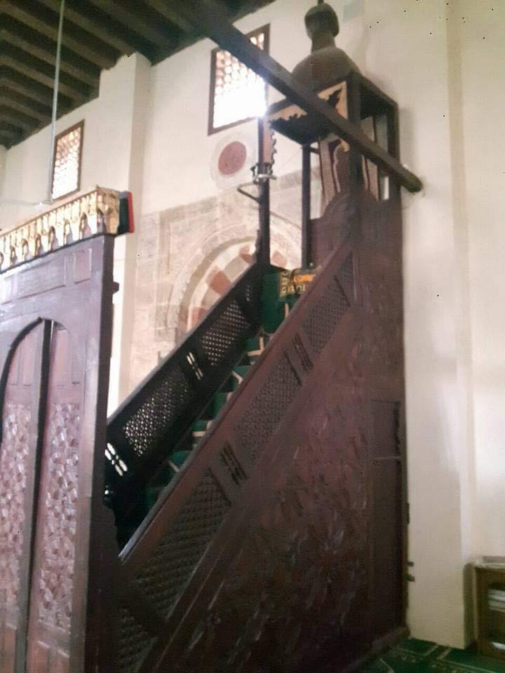 منبر المسجد بعد ترميمه منبر المسجد بعد ترميمه