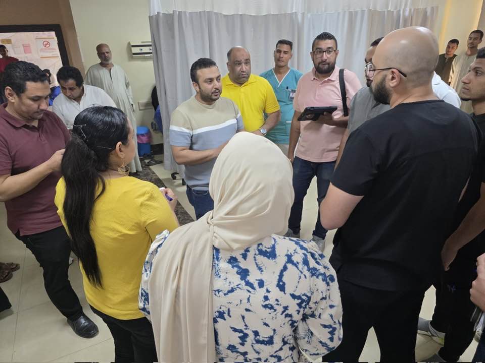 جولة لمتابعة العمل بمستشفى حورس بأرمنت وأطفال العديسات