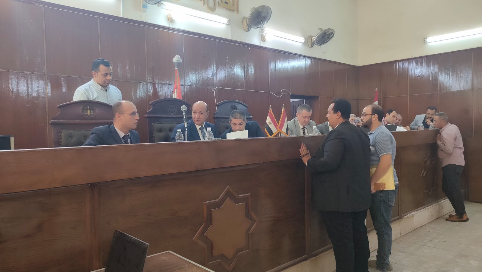 رئيس المحكمة بتسلم أوراق الترشح