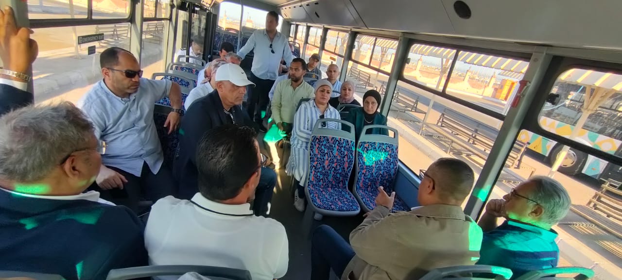 محلية النواب تتفقد موقف الأتوبيسات الكهربائية بشرم الشيخ  (3)