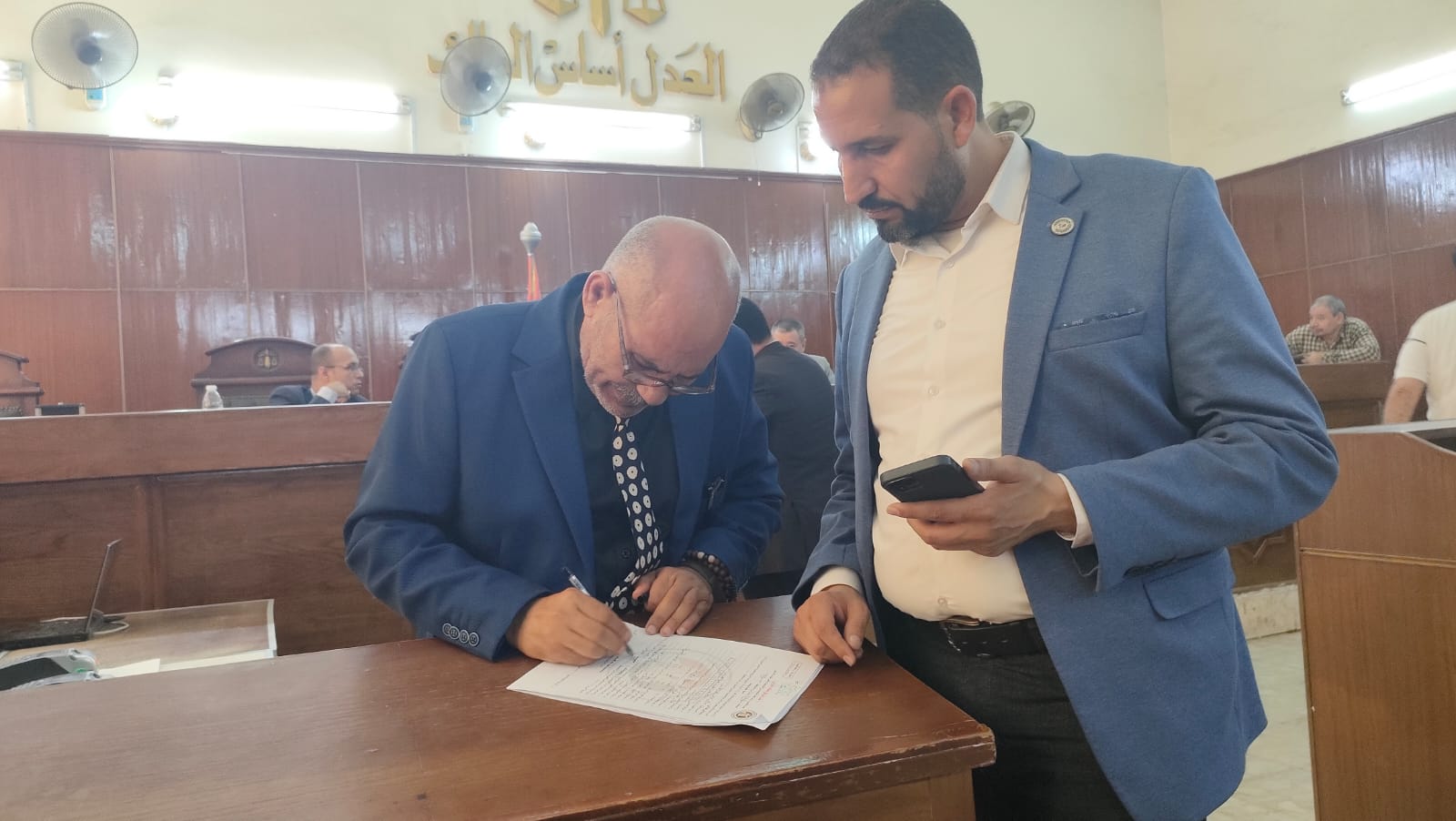 مرشح الشعب الديمقراطى ياقدم بالأوراق 