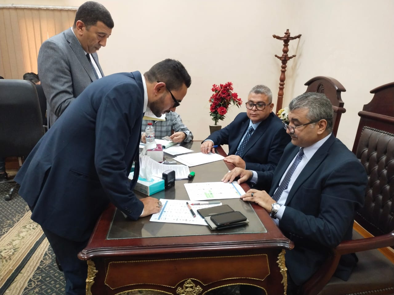 فحص طلبات الترشح فحص طلبات الترشح