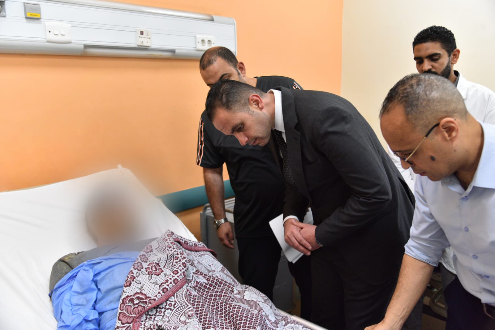 متابعة الحالة الصحية لمصابى حادث الدائري الإقليمي (5)