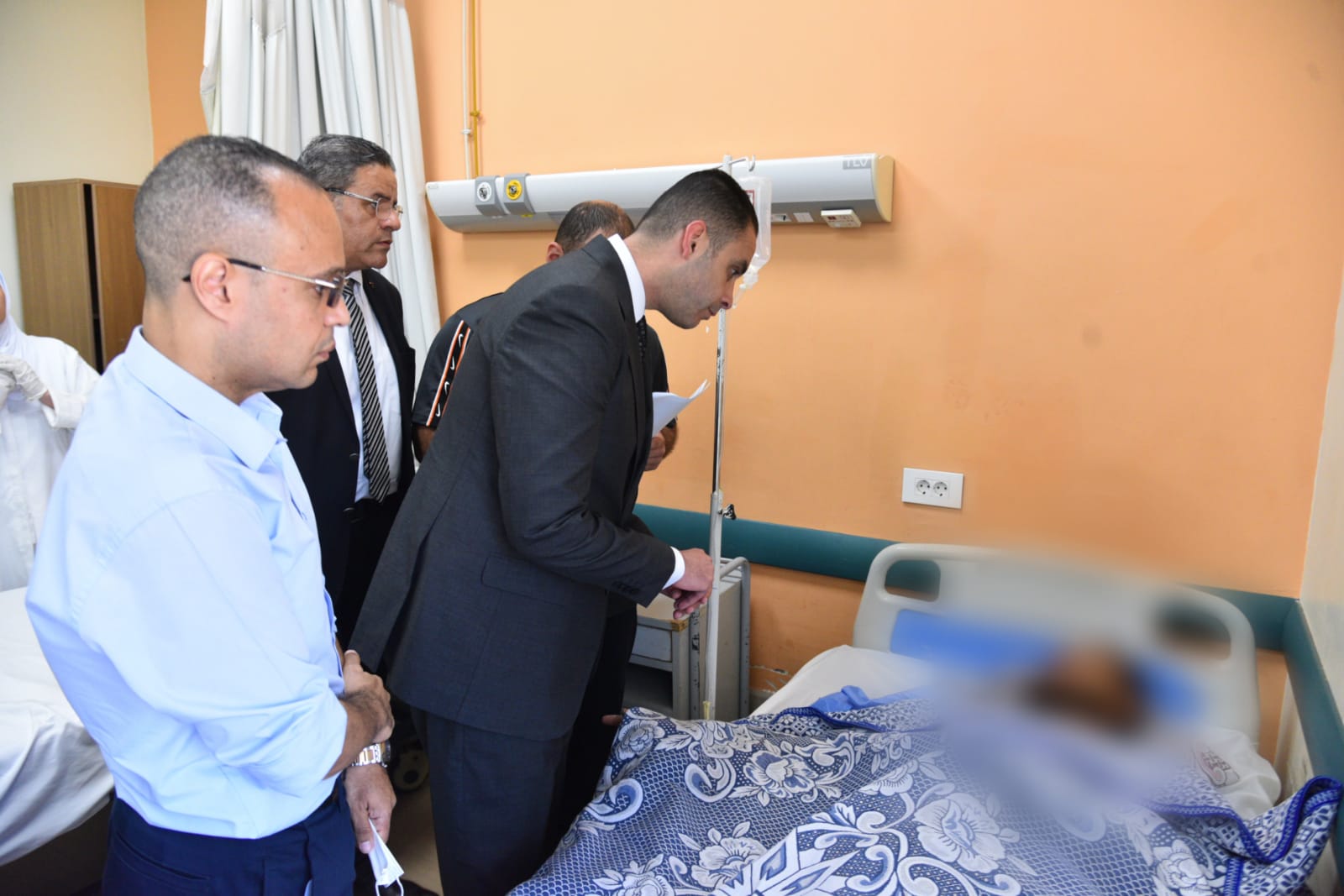 متابعة الحالة الصحية لمصابى حادث الدائري الإقليمي (3)