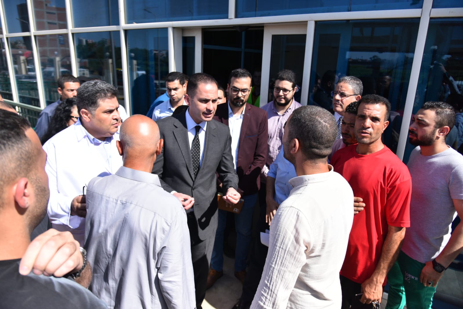 متابعة الحالة الصحية لمصابى حادث الدائري الإقليمي (1)