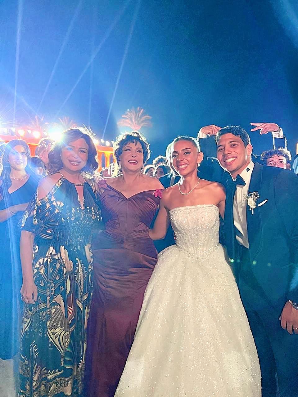 إلهام شاهين ولبلبة مع حفيد عادل إمام وزوجته إلهام شاهين ولبلبة مع حفيد عادل إمام وزوجته