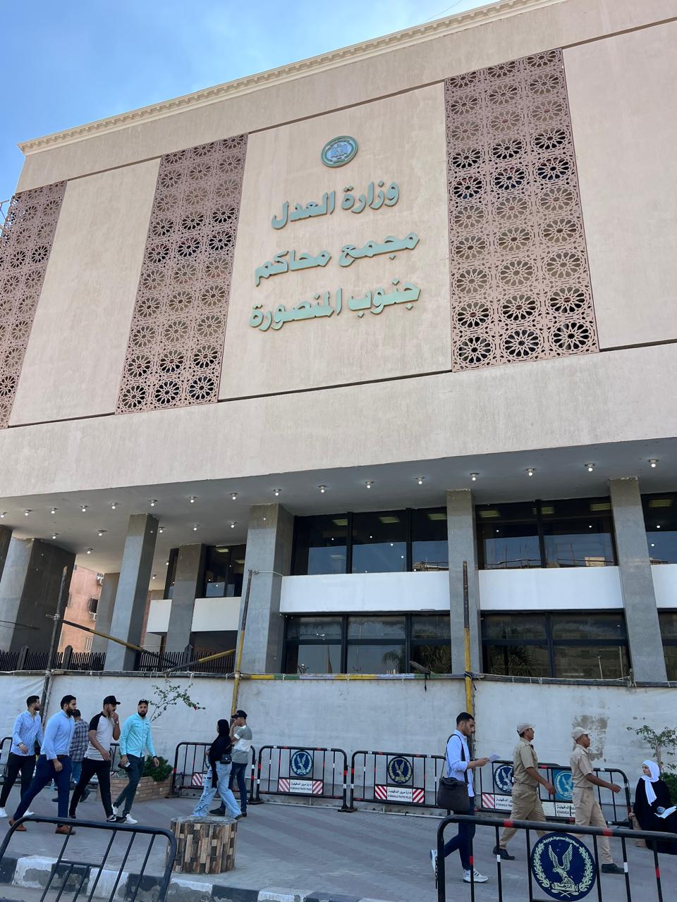 ممر لدخول الراغبين في الترشح لمجلس الشوري