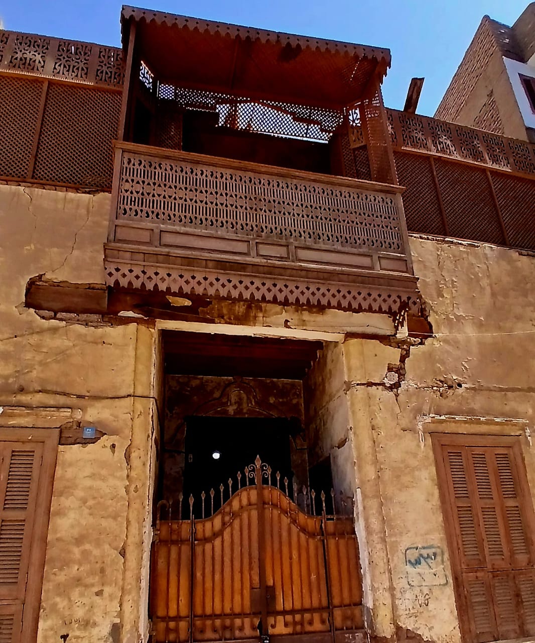 واجهة منزل قديم واجهة منزل قديم