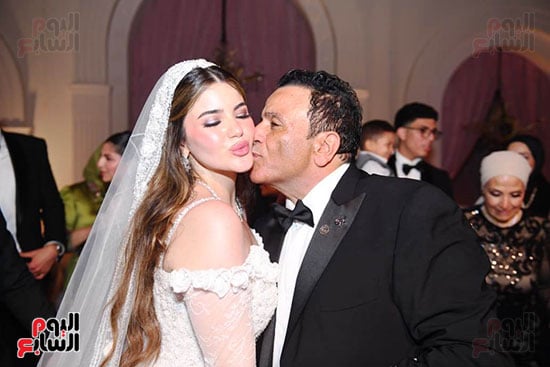 قبلة محمد فؤاد للعروسة قبلة محمد فؤاد للعروسة