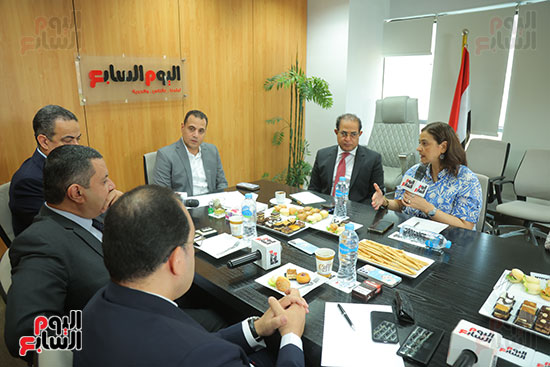 جانب من الندوة جانب من الندوة