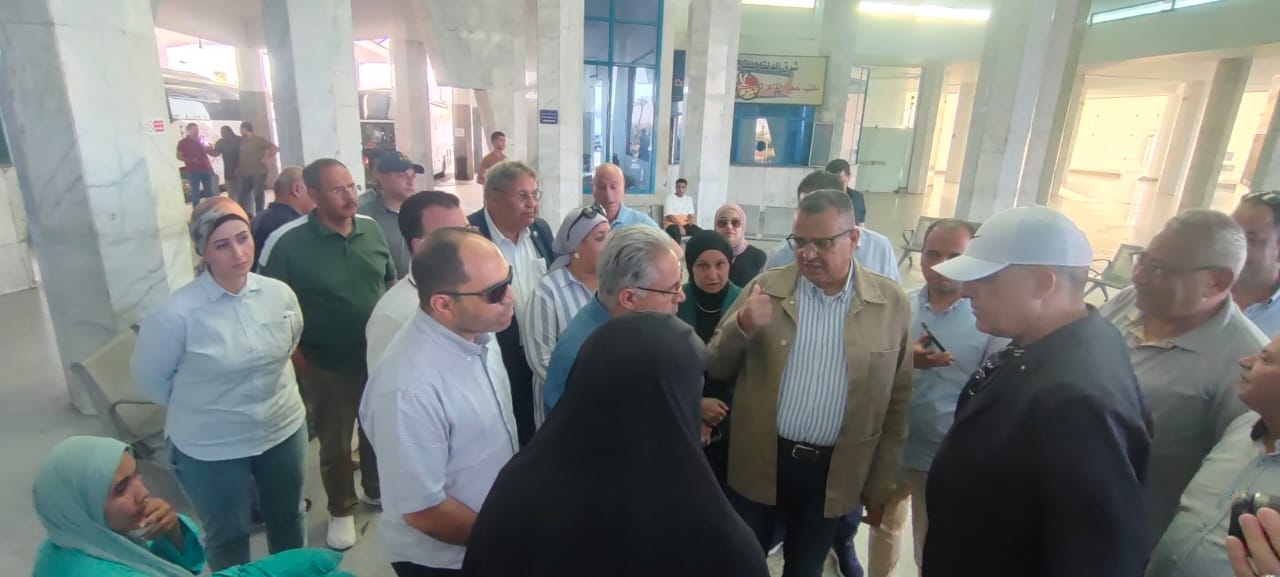 محلية النواب تتفقد موقف الأتوبيسات الكهربائية بشرم الشيخ  (1)