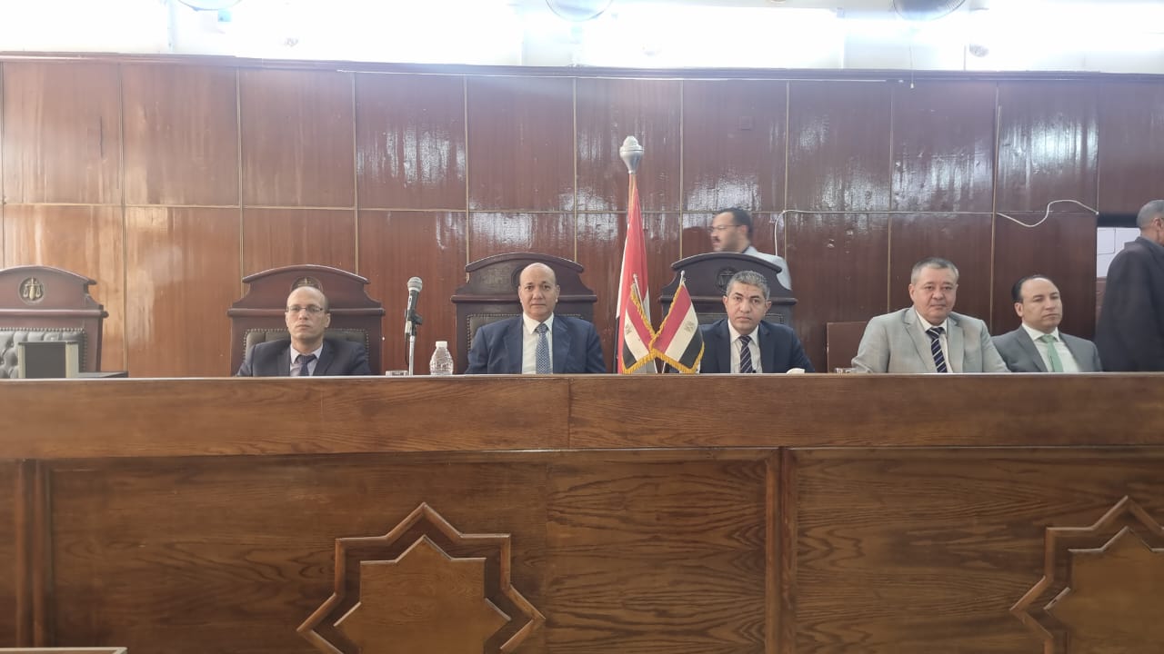 لجنة تلقى طلبات المرشحين لمجلس الشيوخ بسوهاج