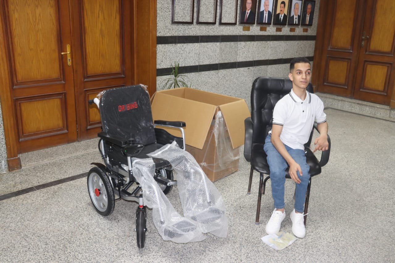 الشاب بعد تنفيذ طلبه