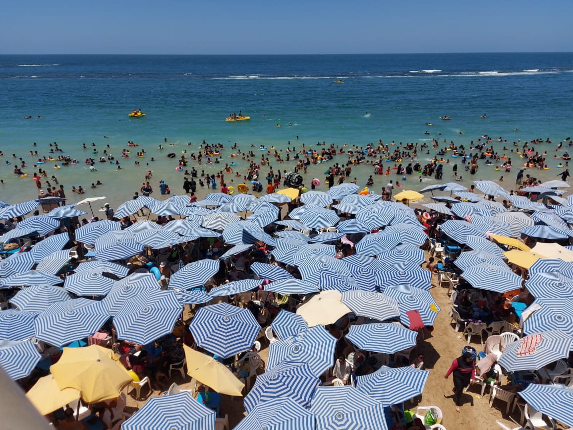 زحام على الشواطئ 