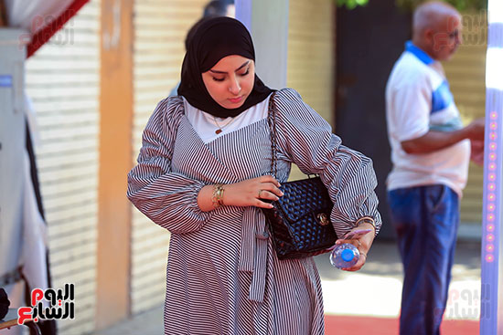 تفتيش طلاب الثانوية العامة قبل دخول اللجنة تفتيش طلاب الثانوية العامة قبل دخول اللجنة