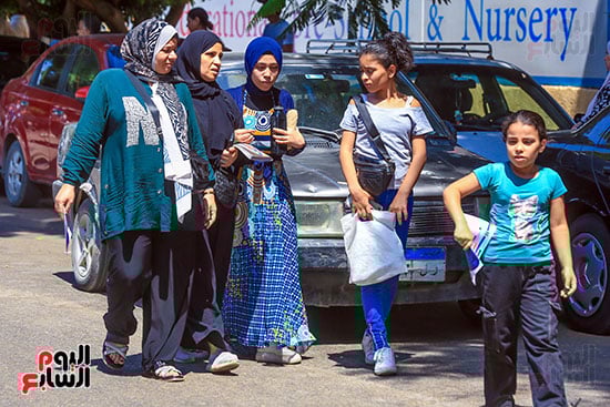 الاسرة في استقبال طالبة الثانوية العامة الاسرة في استقبال طالبة الثانوية العامة