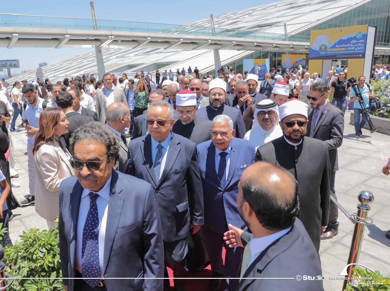 الافتتاح الافتتاح