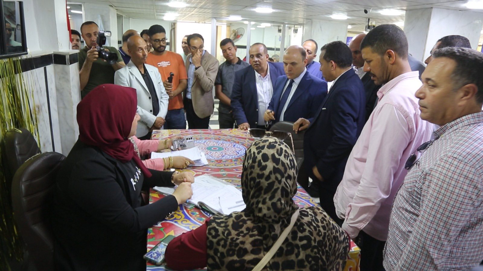 جانب من جولة المحافظ بالمركز التكنولوجي