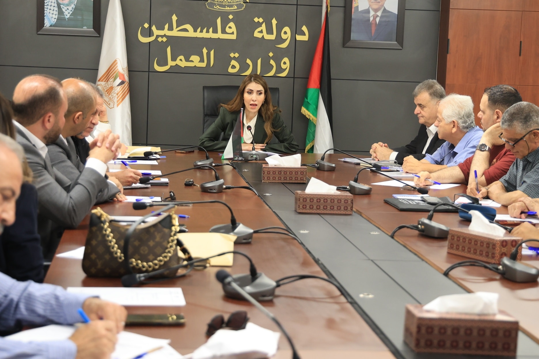 اجتماع لجنة السياسات بوزارة العمل الفلسطينية