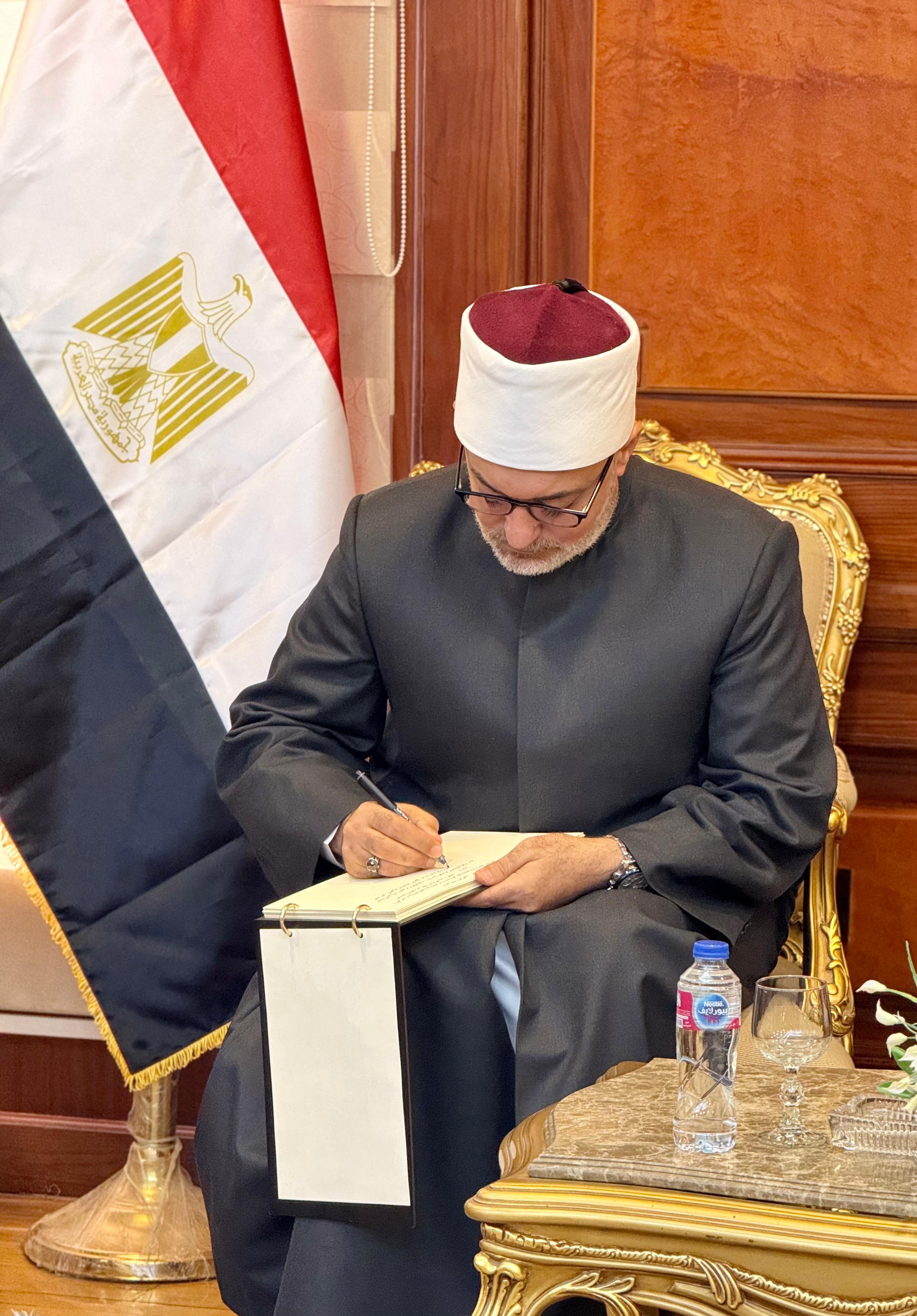 المستشار محمد الشناوي يستقبل مفتي الجمهورية (2)