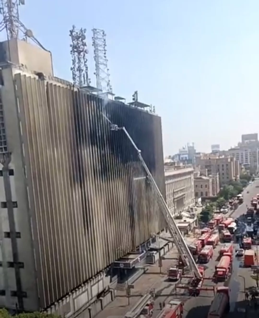 عمليات تبريد حريق سنترال رمسيس (8)