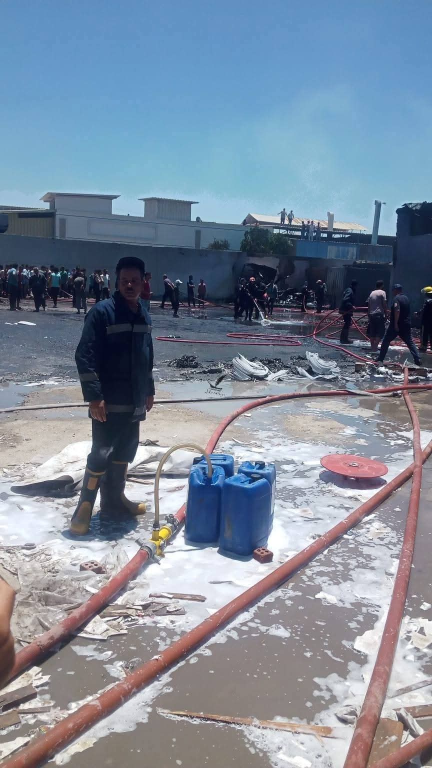 جانب من الحريق جانب من الحريق