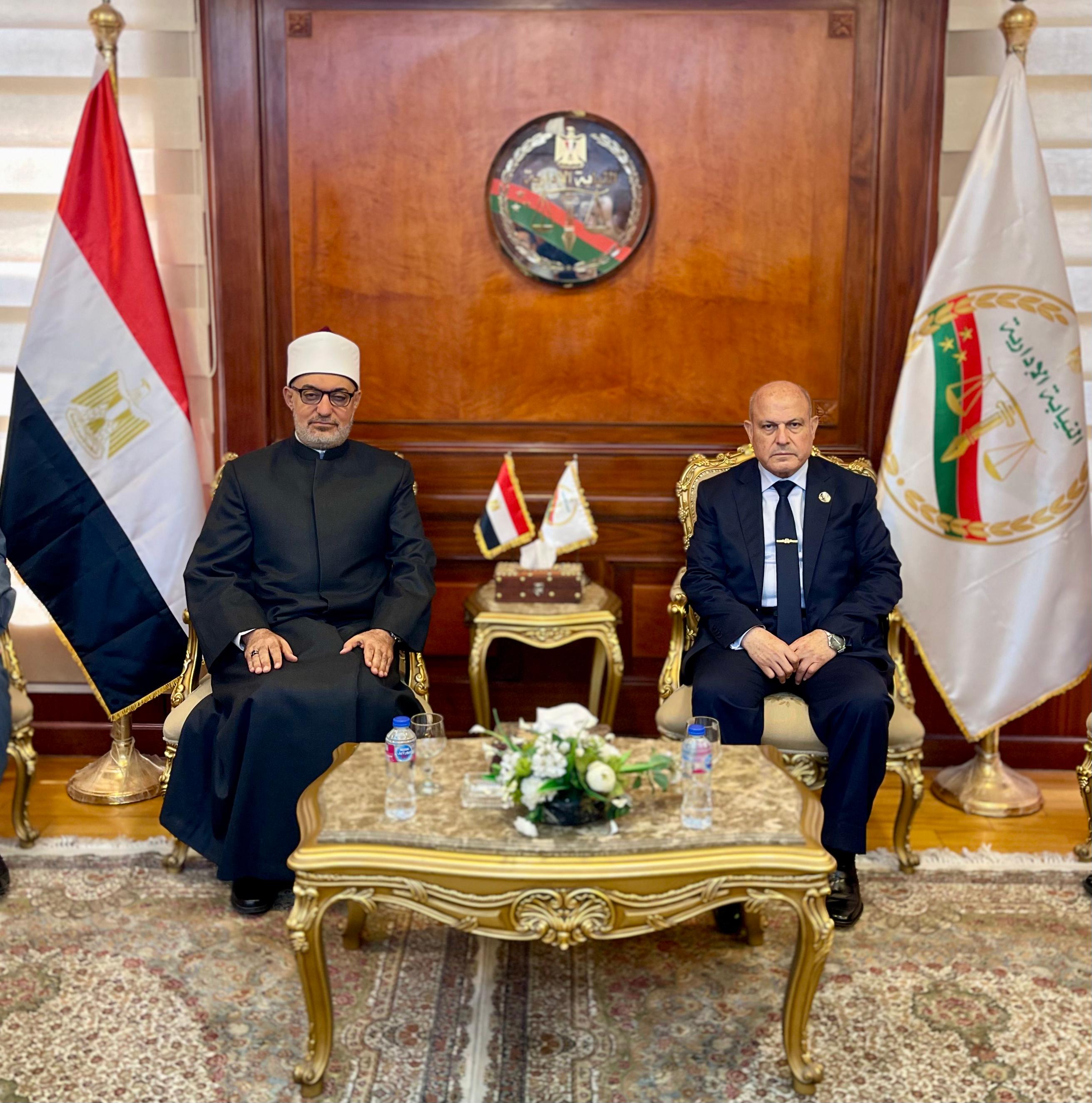 المستشار محمد الشناوي يستقبل مفتي الجمهورية (1)