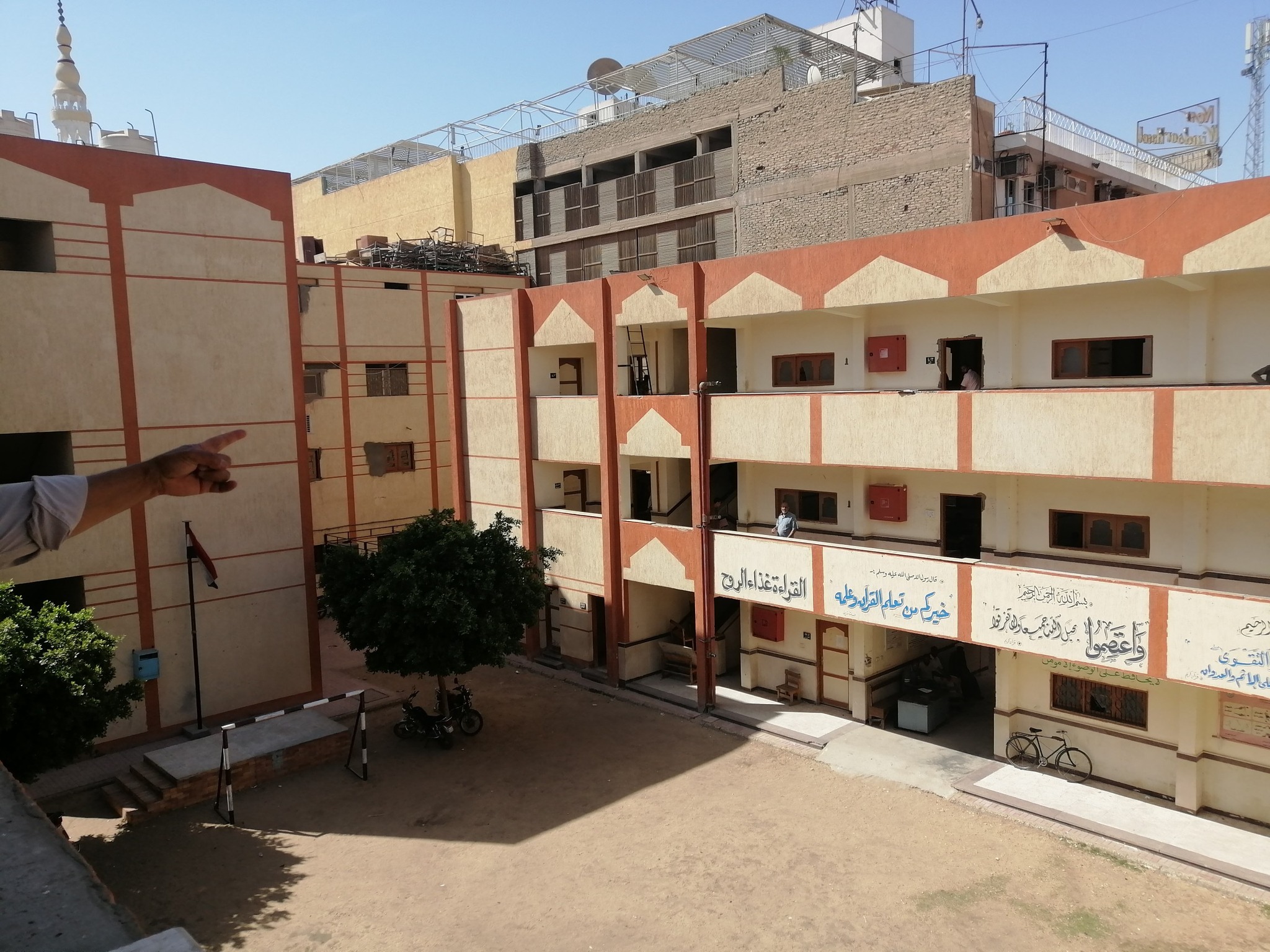 المعهد منارة العلم وقلعة الأصالة في جنوب مصر المعهد منارة العلم وقلعة الأصالة في جنوب مصر