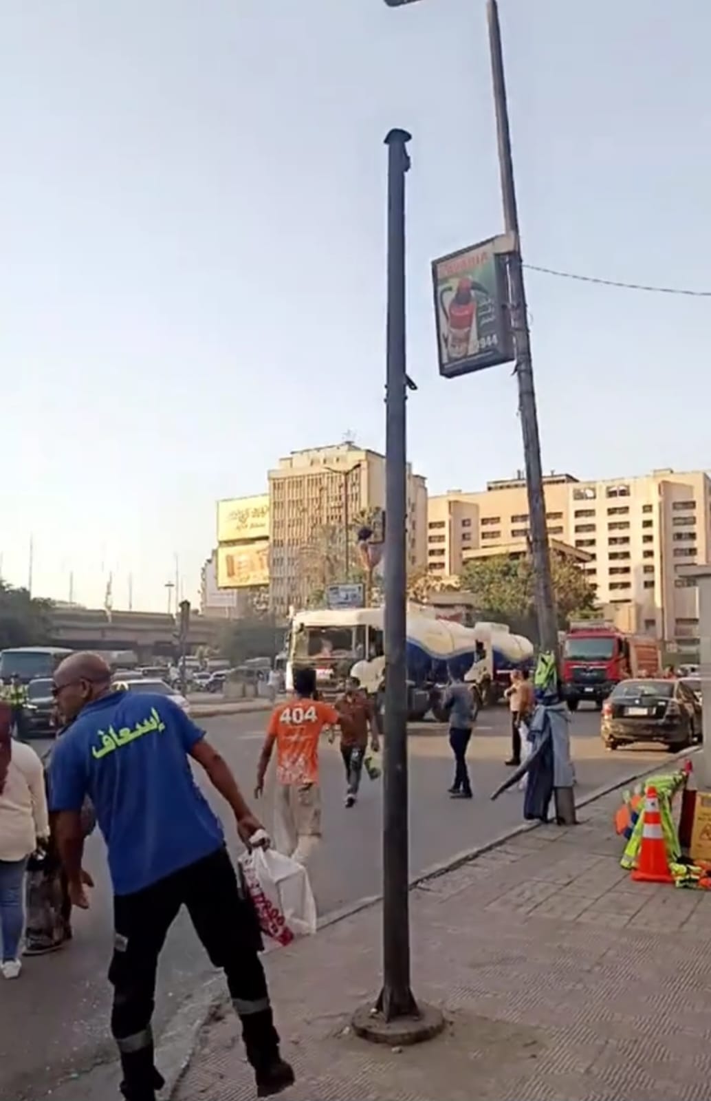 لحظة انطلاق سيارات خزانات ضخمة للمياه ساهمت فى إخماد حريق سنترال رمسيس   (6)