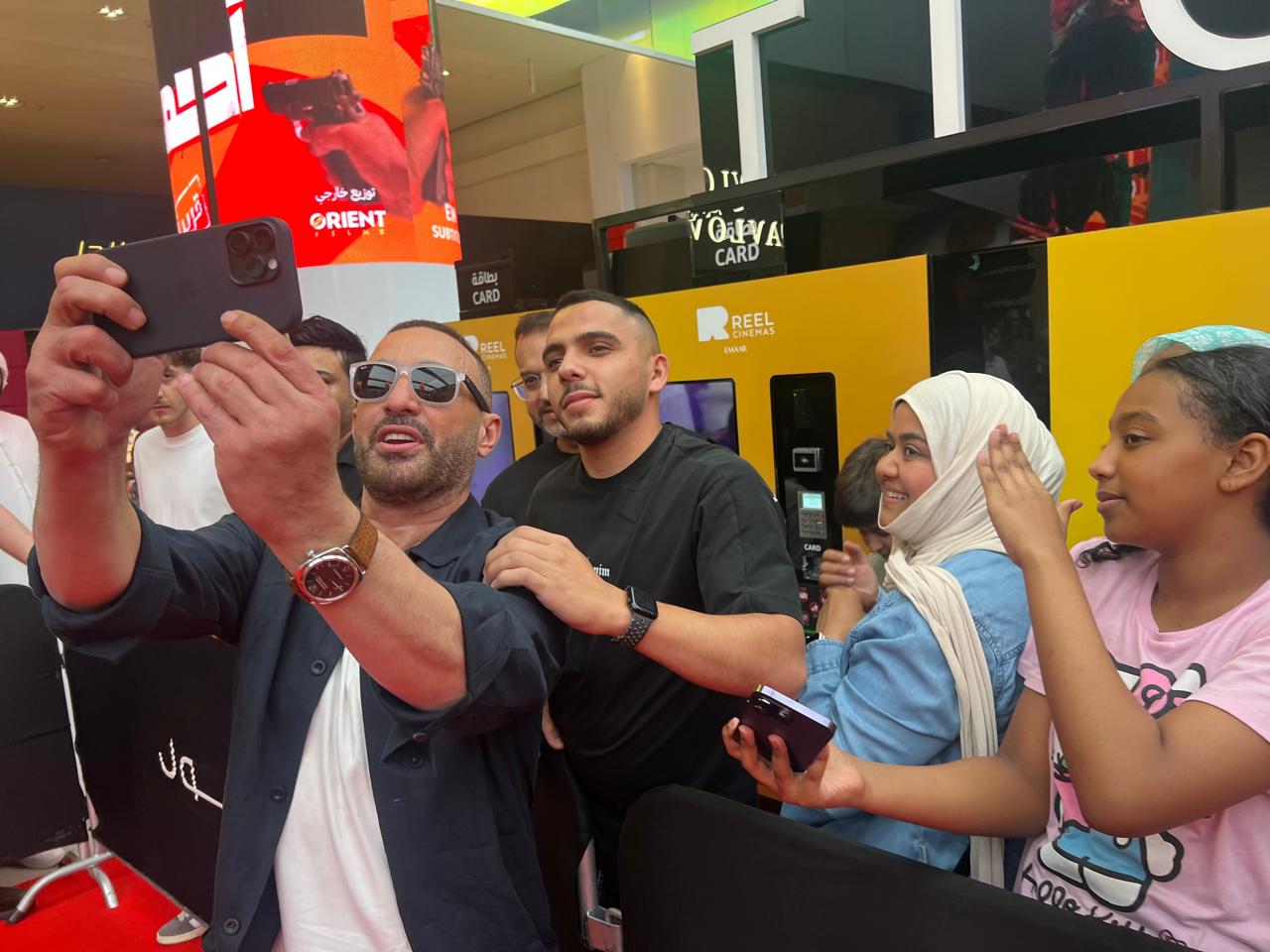 أحمد السقا يقدم عرض أكشن فى احتفال عرض فيلم أحمد وأحمد في الإمارات (6)