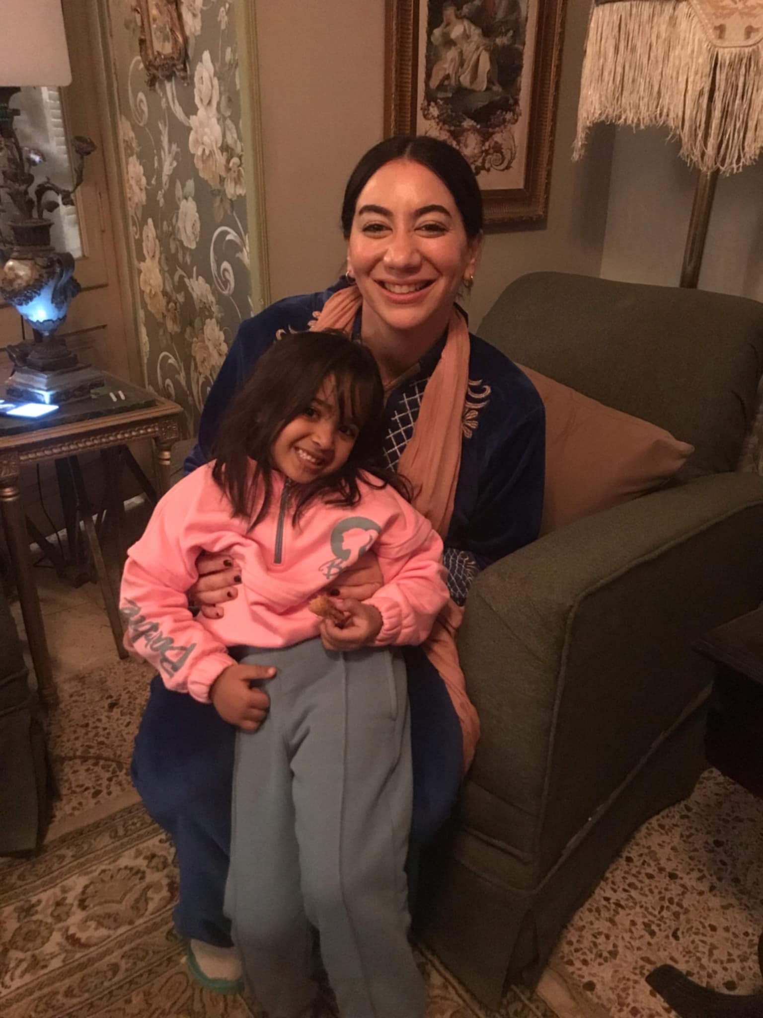 مريم مع الفنانة فدوى مريم مع الفنانة فدوى
