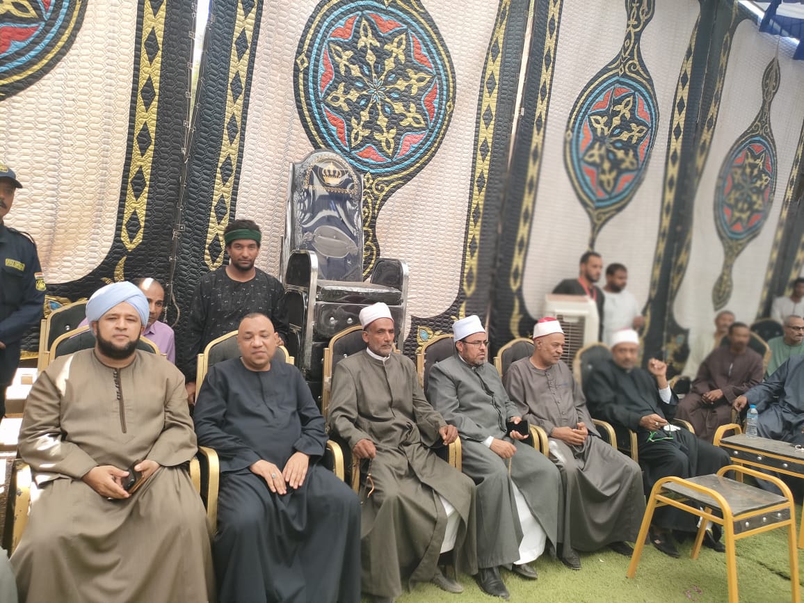 رجال الدين والأزهر بمصالحة بين عائلة أبناء آل سليم في قرية القرايا