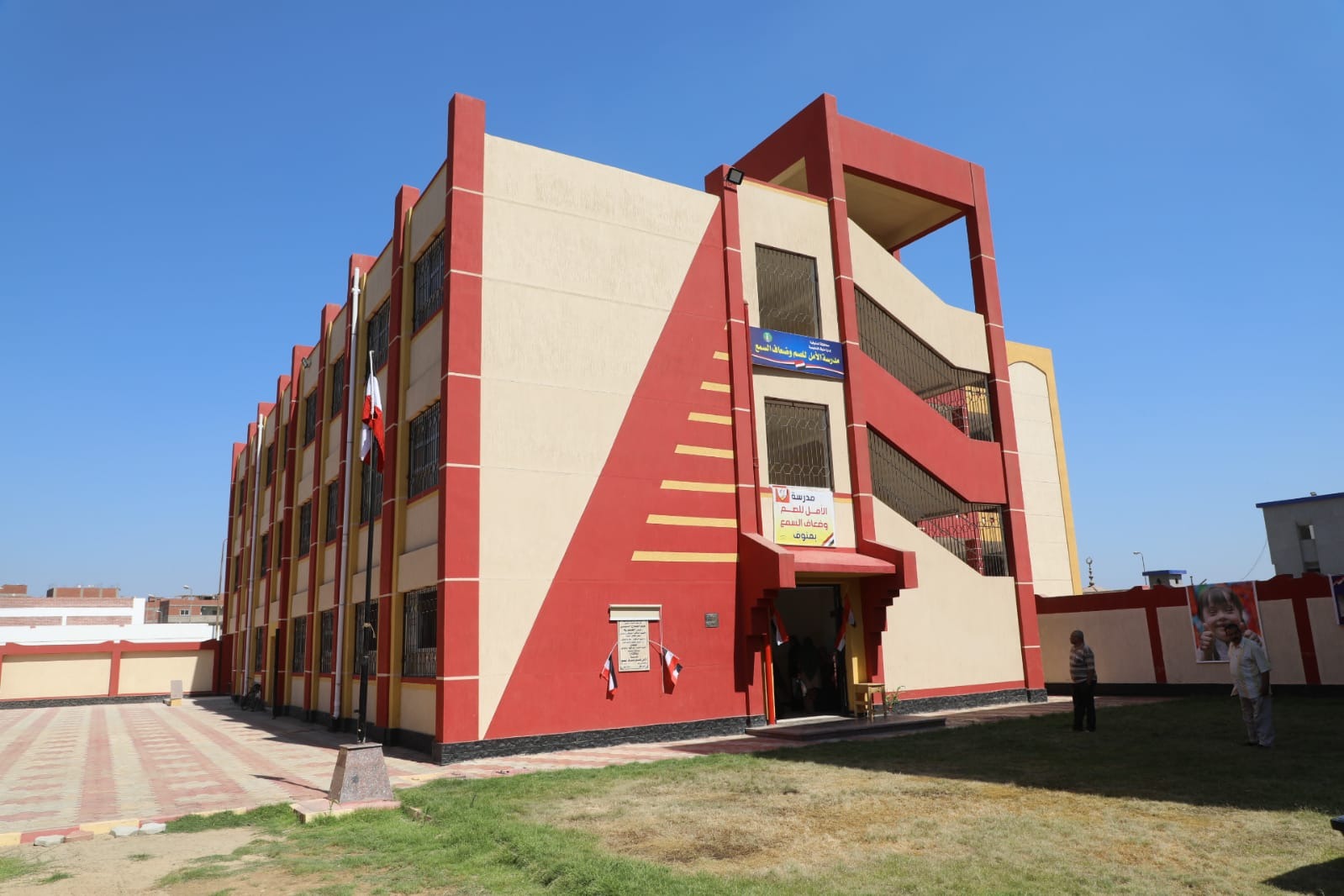 إحدى المدارس الجديدة 